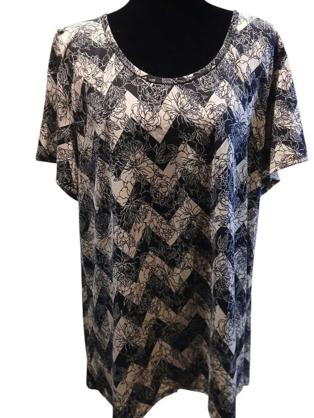 LuLaRoe IRMA Cream & Black Flower Design Short Sleeve Womens Size 3XL  #003